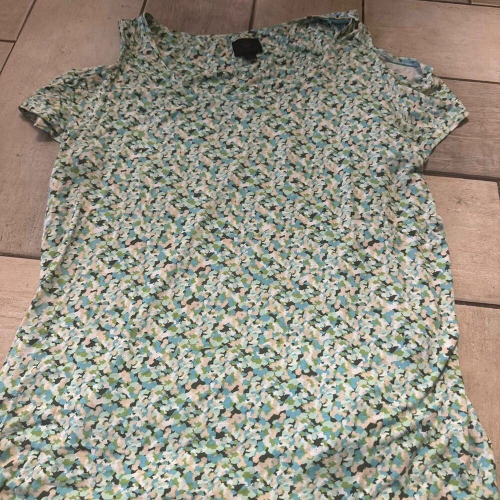 Shoulder cut out green pattern flowy shirt